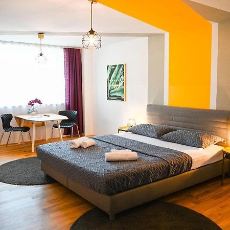 Backpacker Apartment Naschmarkt Вена Экстерьер фото